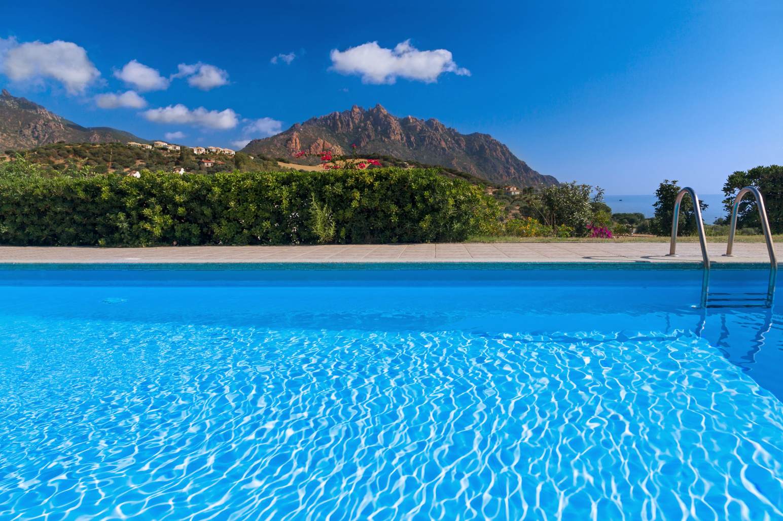 casa hedera, casa vacanze con piscina in Sardegna